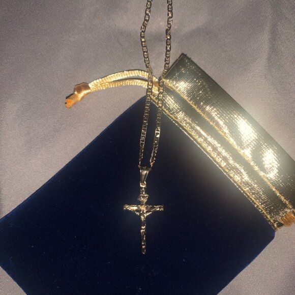 Neiman Marcus 18K Gold Plated Cross Flat Mariner Necklace - Picture 5 of 6